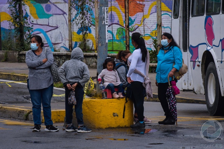 Bloquean Habitantes De Las Colonias Vista Hermosa Y Encinos El Crucero