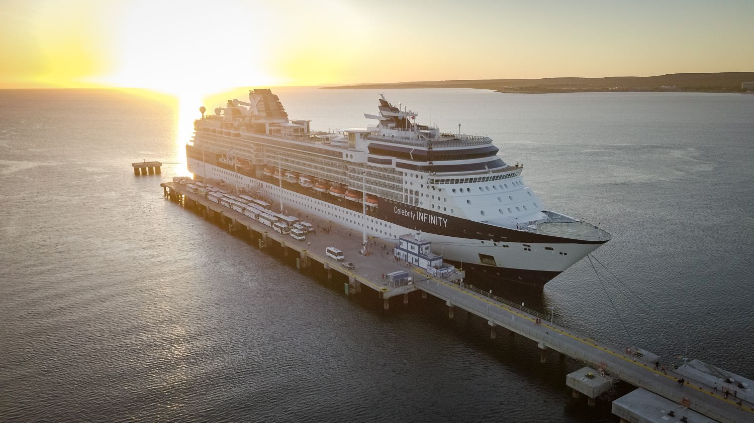 Argentina Puerto Madryn Recibe Al Crucero Celebrity Infinity Por