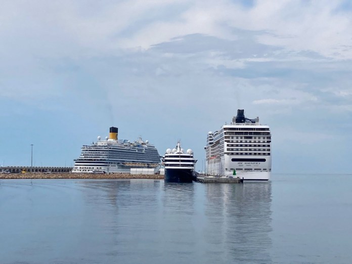 El Port De Tarragona Recibe Una Escala Triple De Cruceros Dimension