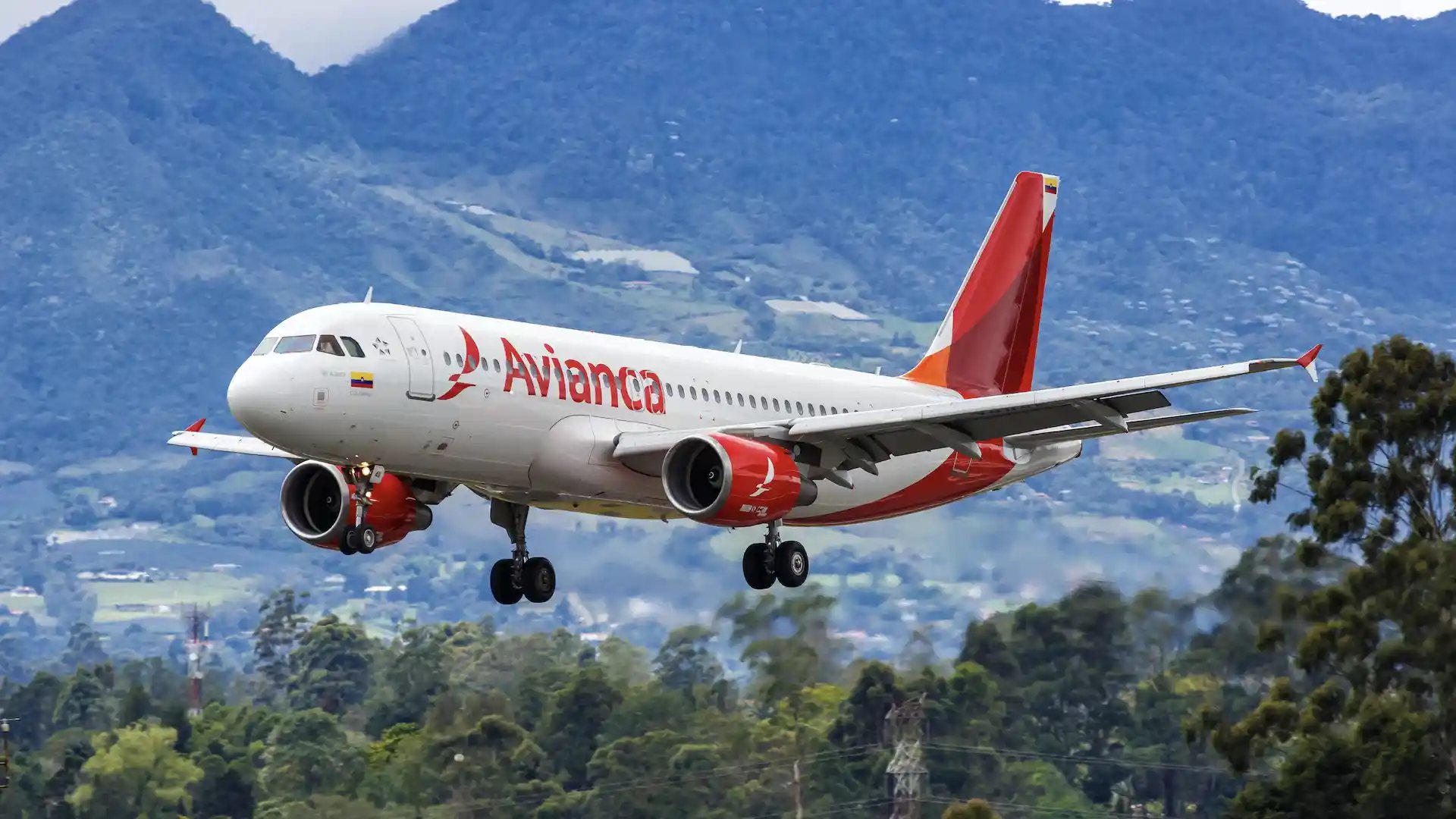 Avianca inaugura un nuevo vuelo directo de El Salvador a Panamá