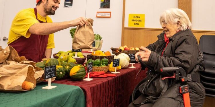 El Centro De Alimentos De Kamloops Brinda Ayuda En Medio De La