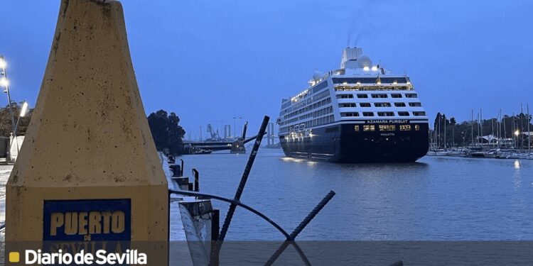 El Puerto De Sevilla Da La Bienvenida A Su Primer Barco De Crucero