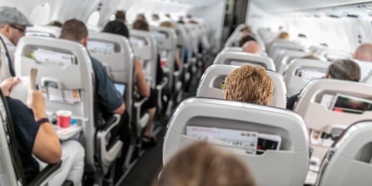 Descubre cuál es el asiento ideal para descansar en un vuelo según