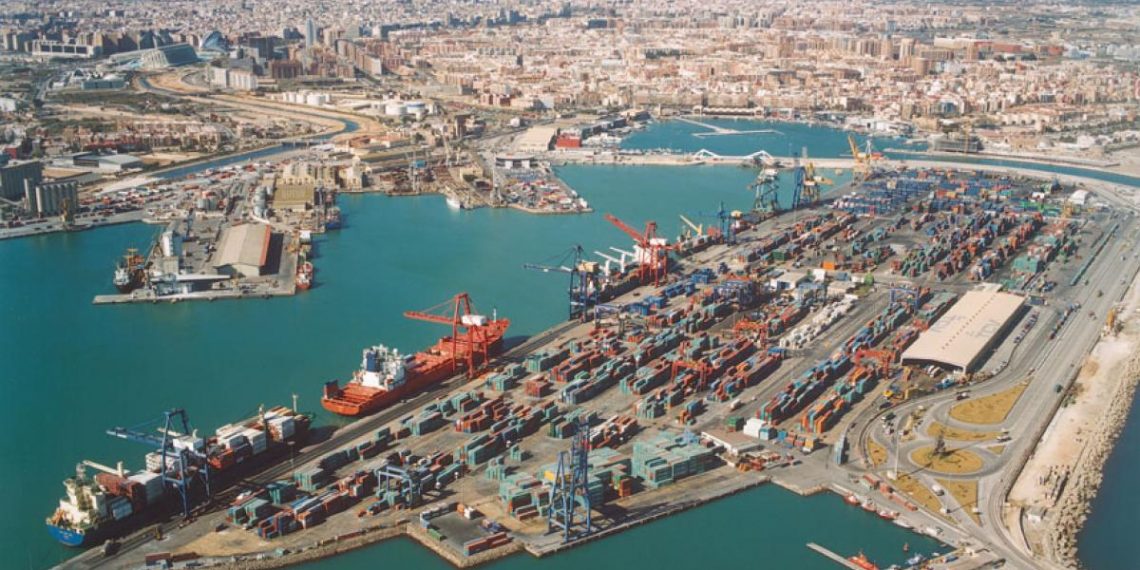 Valencia abre hueco como gran hub del transporte marítimo frente a Barcelona