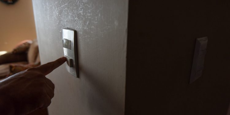 AMLO pide ahorrar luz de 6 a 11 pm para tener reservas de electricidad