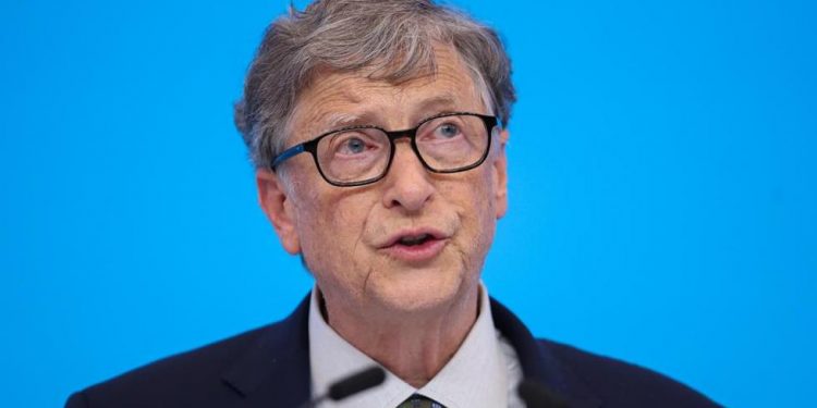 Bill Gates pronostica la fecha en la que podremos viajar por todo el mundo.