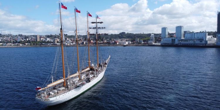 Buque Escuela Esmeralda volvió a recalar a Puerto Montt tras casi cuatro décadas