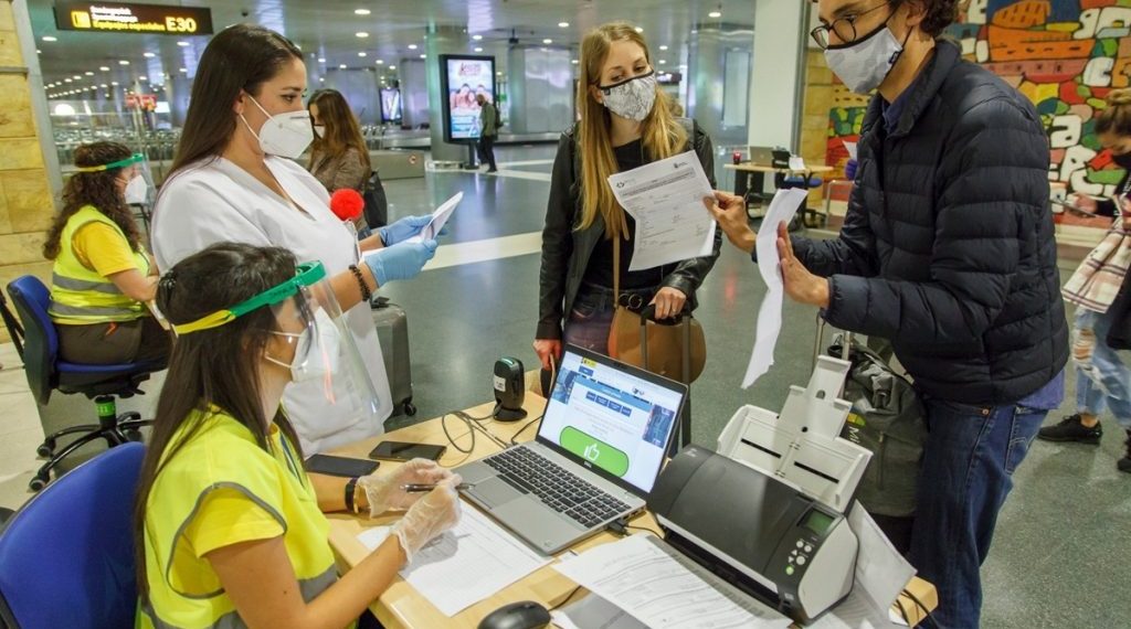 Canarias prorroga hasta después de Semana Santa el control a los viajeros nacionales