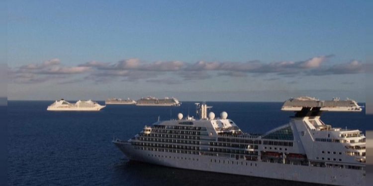 Chipre hace frente a su crisis del turismo atendiendo a los cruceros varados frente a sus costas