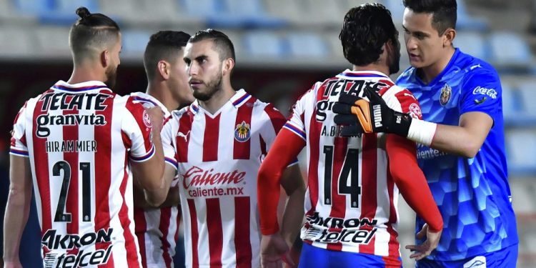 Chivas firmó la renovación de uno de sus jugadores clave