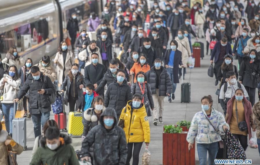 Chongqing: Estaciones de ferrocarril entran en pico de viajes de pasajeros