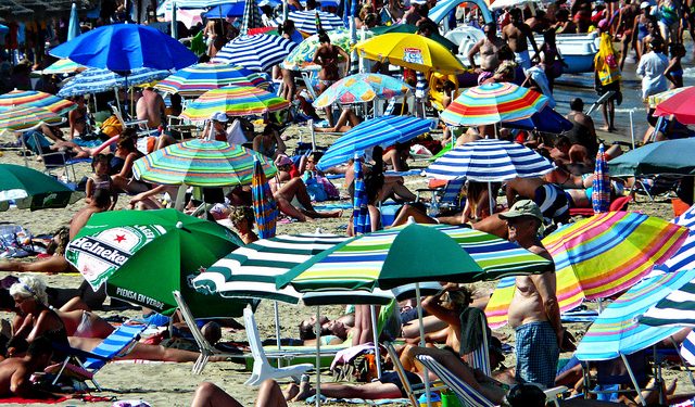 "Costa del sol, allá vamos". La prensa británica celebra la apuesta de España por el pasaporte de vacunación | Radiocable.com - Radio por Internet