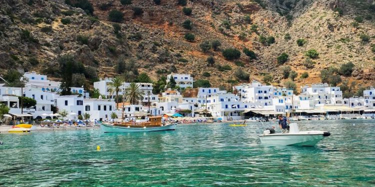 Creta e Islas Canarias son los destinos más populares para los europeos para las vacaciones de verano de 2021