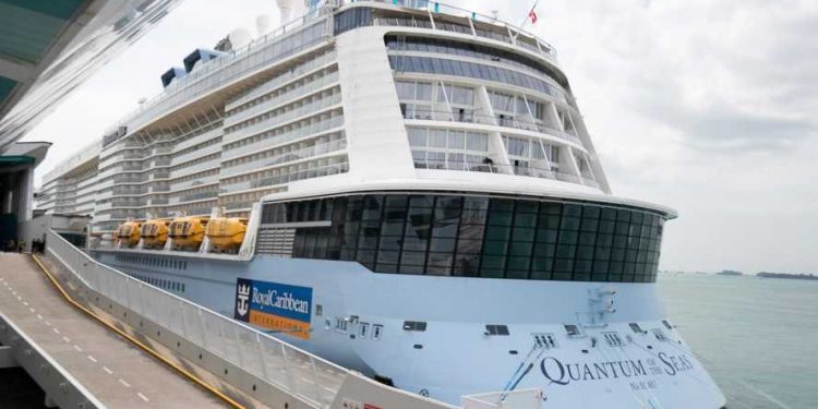 Crucero regresa a Singapur por pasajero que dio positivo a COVID-19