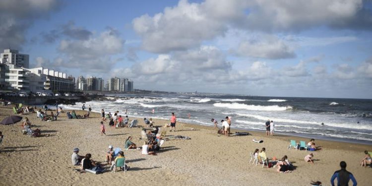 ESPECIAL: El Carnaval le da un respiro al turismo en Uruguay