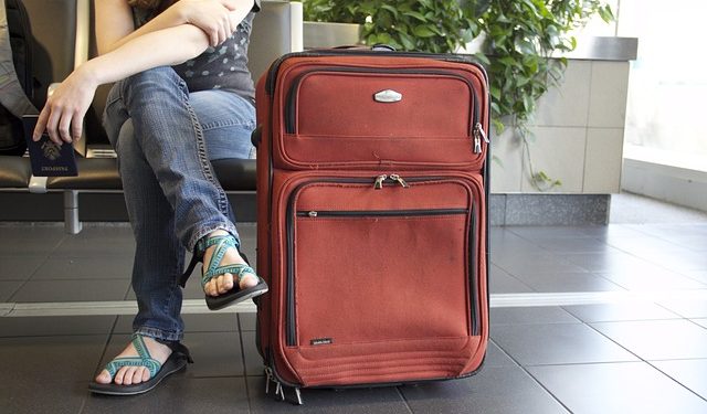 Esperar por los retrasos en un aeropuerto