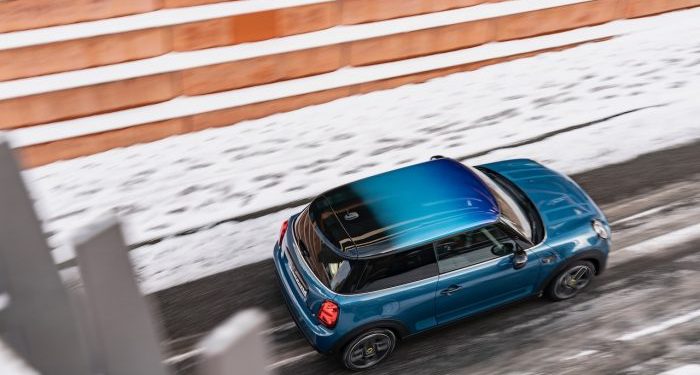 El MINI Cooper SE recibe la edición especial MINI Electric Collection 2021