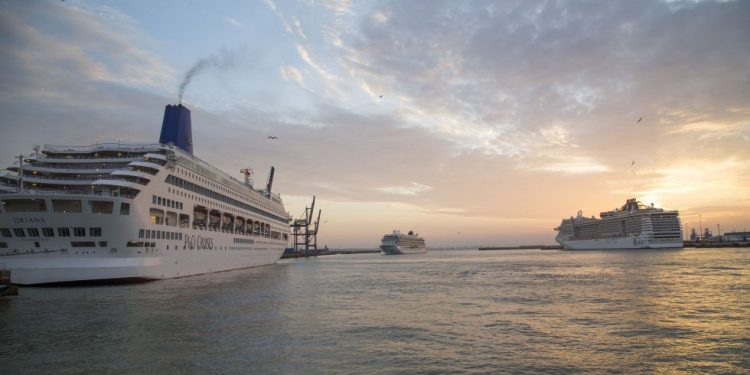 El puerto de Cádiz avanza en el proyecto de suministro eléctrico a los cruceros