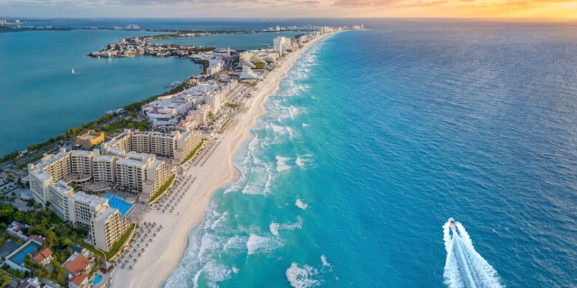 El sector prevé que México recupere en 2021 más de la mitad del turismo perdido