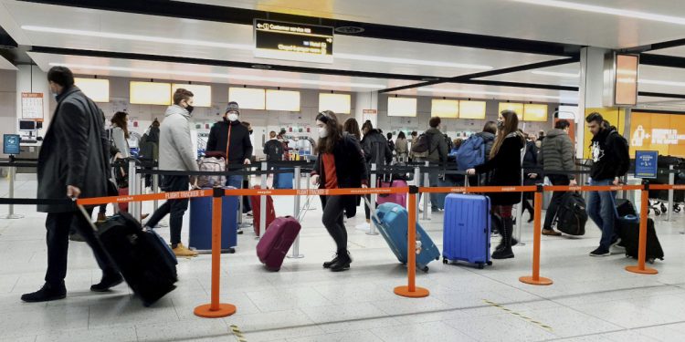 España extiende exigencia de PCR para ingresar desde 13 países de Latinoamérica; México sigue en la lista