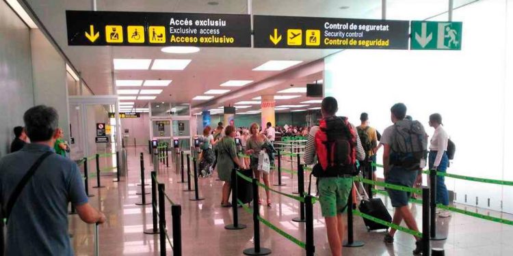 España impone cuarentena a los pasajeros procedentes de Brasil y Sudáfrica