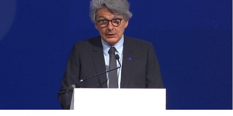 Europa estudia soluciones para facilitar viajes este verano