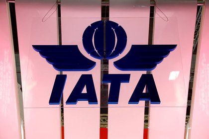 FOTO DE ARCHIVO: Logotipo de la Asociación Internacional de Transporte Aéreo (IATA) en la Feria Internacional de Turismo ITB en Berlín, Alemania, 7 de marzo de 2018. REUTERS/Fabrizio Bensch