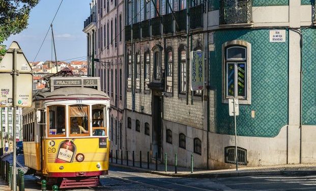 Si estás pensando en jubilarte y vivir en otro país, Portugal y Francia te interesan (Foto Bigstock) 2