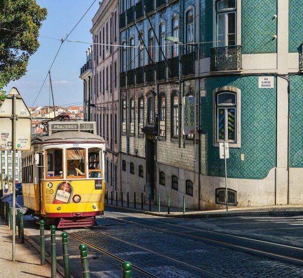 Si estás pensando en jubilarte y vivir en otro país, Portugal y Francia te interesan (Foto Bigstock) 2