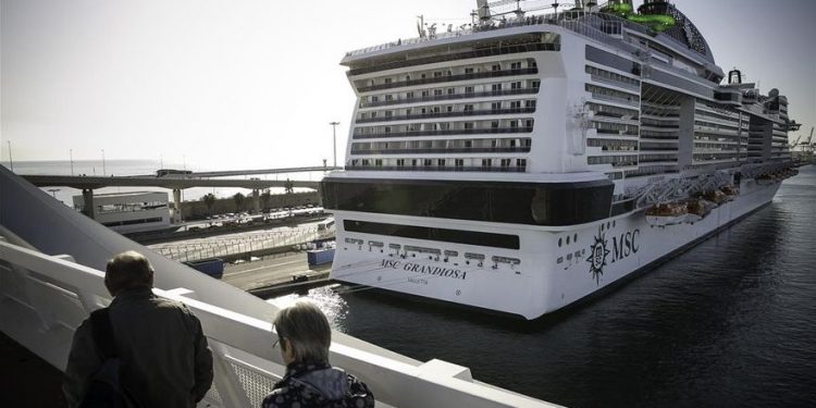 Las agencias de viajes proponen iniciar cruceros entre puertos españoles este verano