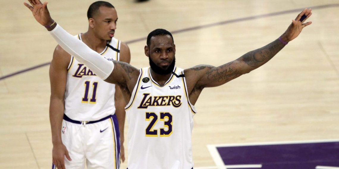 LeBron James imaginó cómo sería jugar al lado de Michael Jordan. (Foto: EFE)