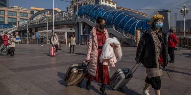 Los viajes locales durante festividades en China cayeron un 58% por los rebrotes