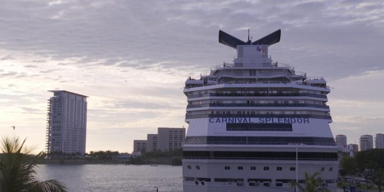No hay fecha para reactivación de cruceros en Vallarta: Secturjal