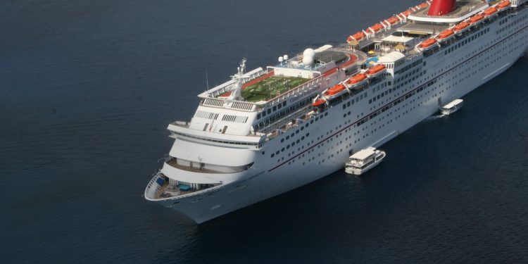 Prohibida la entrada de cruceros en aguas canadienses hasta el 2022