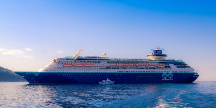 Pullmantur no tira la toalla, continúa con las negociaciones con inversores