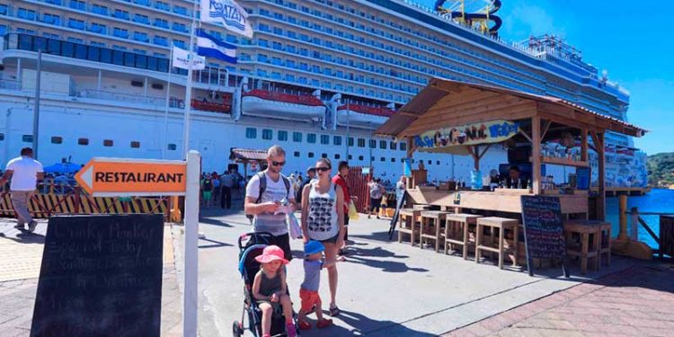 Roatán confía volver en octubre completamente a la actividad de cruceros - Spanish Version
