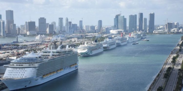 Seis líneas de cruceros firman acuerdo para entregar energía en tierra en PortMiami