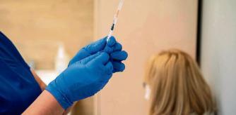 A healthcare worker holds a syringe containing a dose of the Pfizer Inc.-BioNTech SE Covid-19 Covid-19 vaccine is prepared at the Lux Med oncology hospital in Warszawa, Poland, on Thursday, Feb. 25, 2021. The country of 38 million has so far administered 2,990,683 vaccine doses, including 1,031,518 with second dose. Photographer: Lukasz Sokol/Bloomberg
