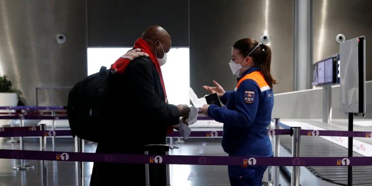 UE considera certificados de vacunación para resucitar turismo tras la pandemia