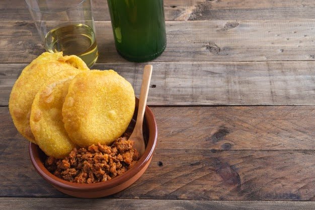 viajeros colombianos eligen la arepa de huevo como la mejor opcion de comida tipica arepa de huevo
