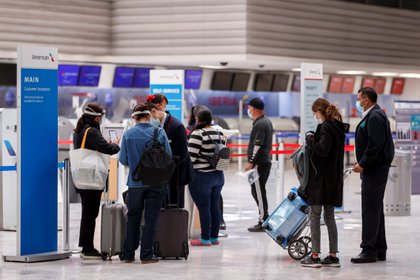 El trámite de la visa de emergencia continúa vigente para aquellos interesados que se vean en la necesidad próxima de viajar (Foto: José Méndez/EFE)
