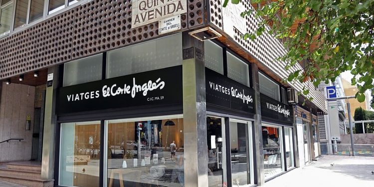 Viajes El Corte Ingls negocia integrar las agencias de Logitravel