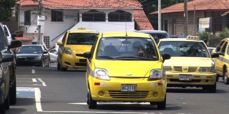 Viajes en transporte público disminuyeron debido a la pandemia, revela informe