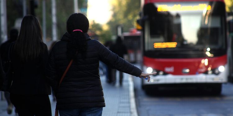 Viajes en transporte público disminuyeron la semana pasada en la Región Metropolitana
