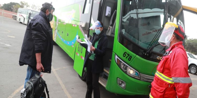 Viajes interprovinciales de hasta 5 horas tendrán aforo de 50% en cada bus