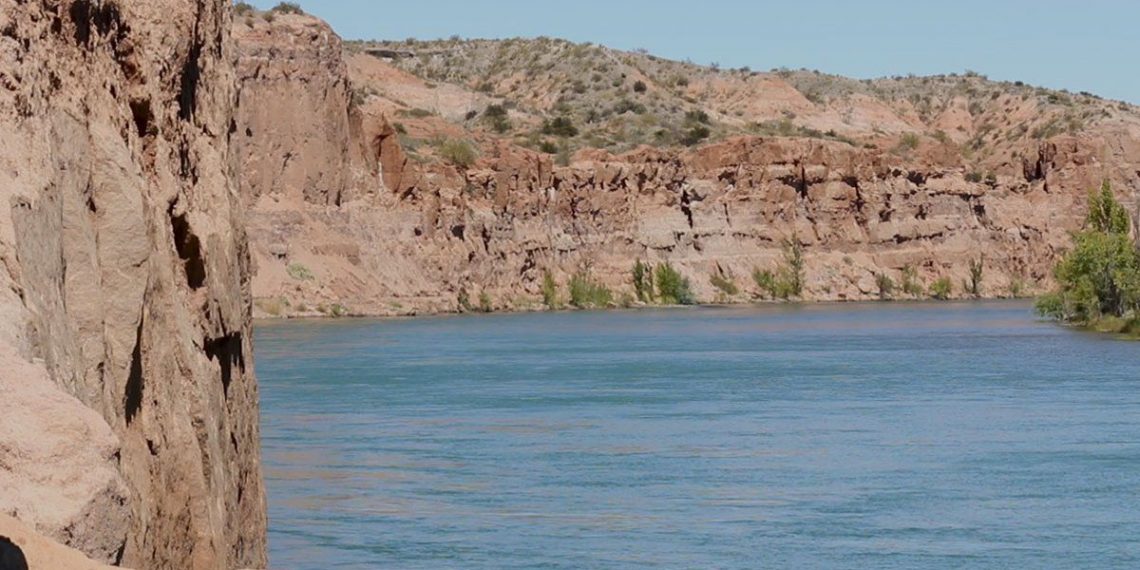 otra postal del río en Los Acantilados de Balsa Las Perlas