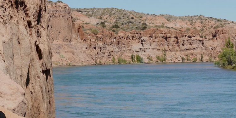 otra postal del río en Los Acantilados de Balsa Las Perlas