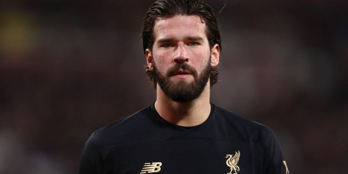 ¡Totalmente devastado! Alisson no podrá viajar a Brasil para el entierro de su padre