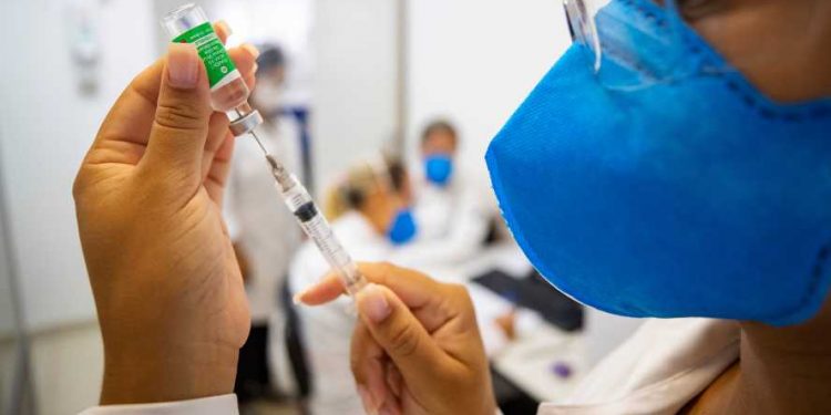 ¿Será 'arte de magia'? Así se adaptarán las vacunas COVID para protegerte de las nuevas variantes