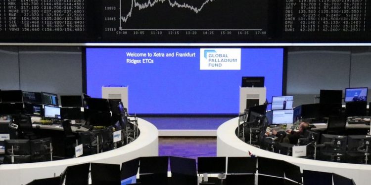 El petróleo y el sector de viajes impulsan las bolsas europeas